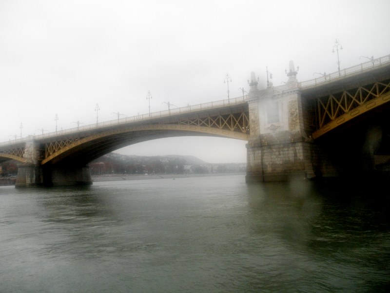PONTE Sul Fiume Danubio